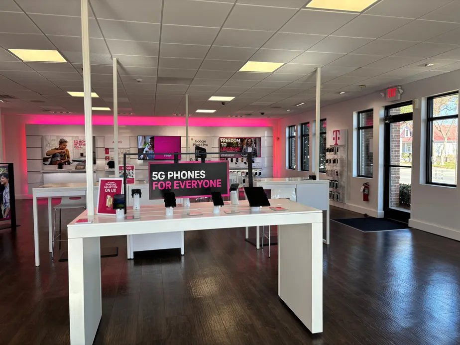 Foto del interior de la tienda T-Mobile en Georgetown SC - Church Street, Georgetown, SC