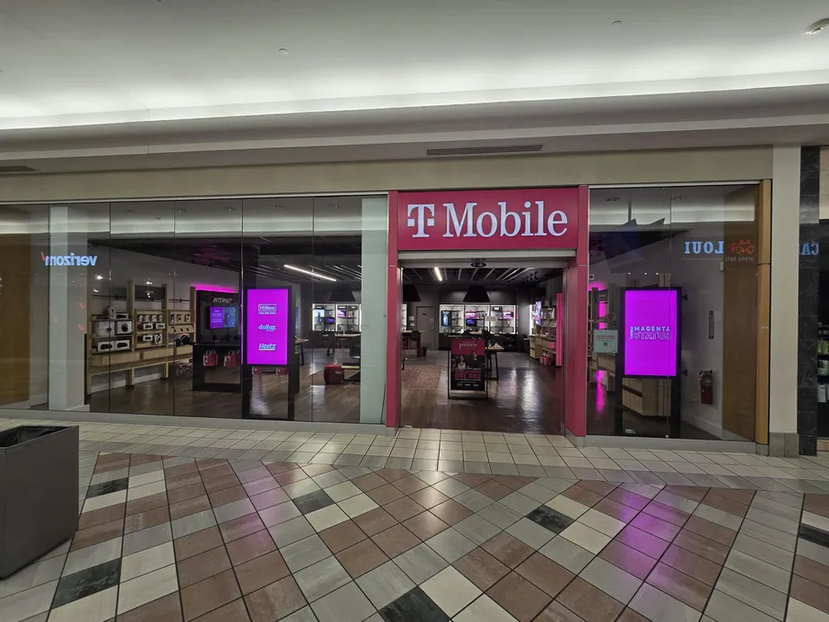  Exterior photo of T-Mobile Store at South Shore Plaza, Braintree, MA 