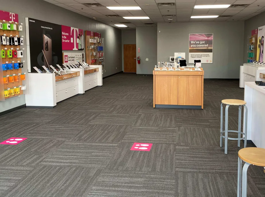 Foto del interior de la tienda T-Mobile en Feedwire Rd & Charles Dr, Centerville, OH