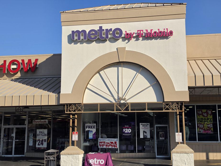 Metro by T-Mobile 3759 Victory Dr - 3759 Victory Dr 