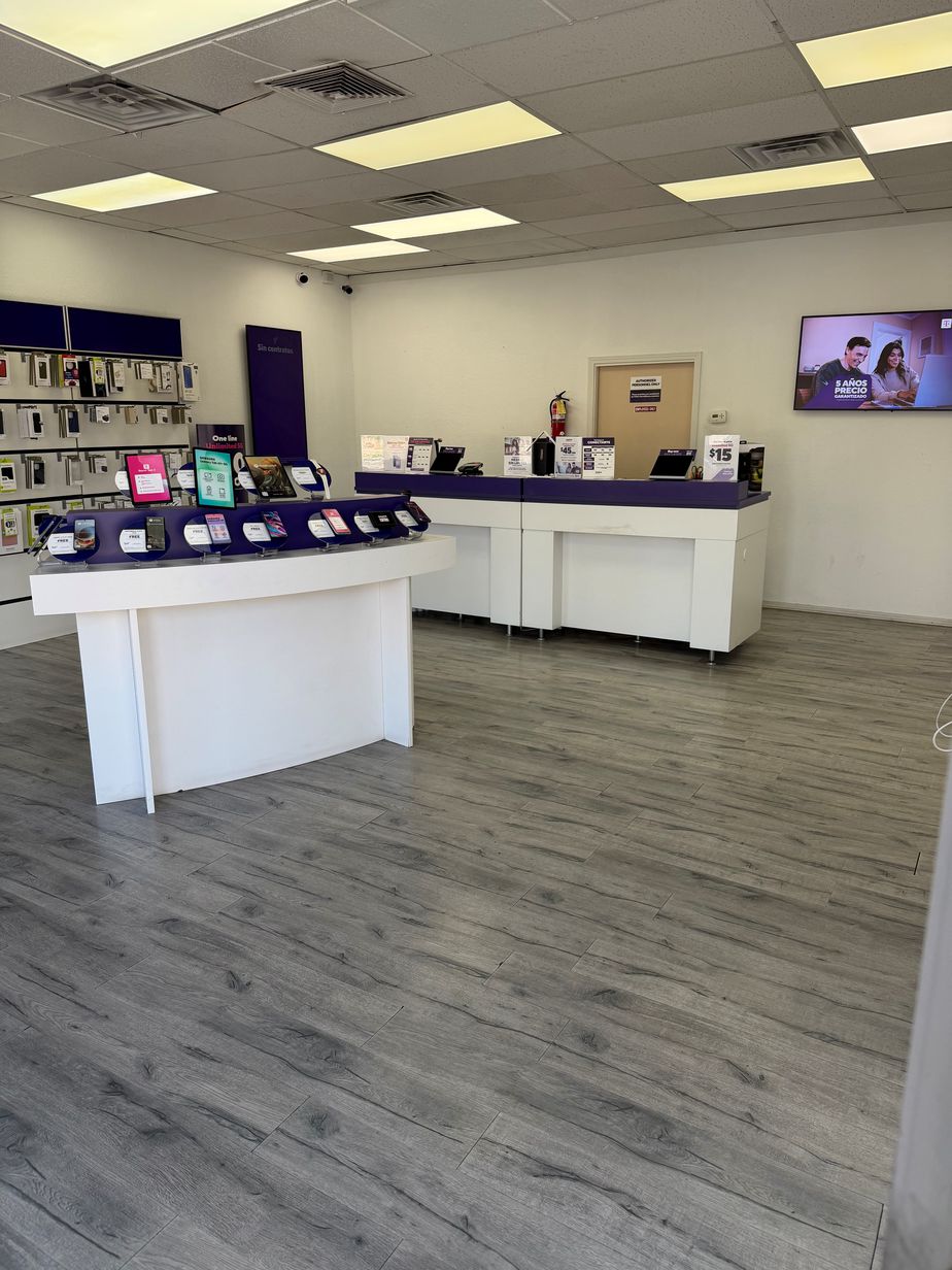 Metro by T-Mobile 1700 Montana Ave - 1700 Montana Ave 