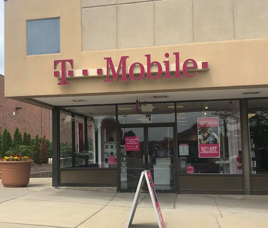  Exterior photo of T-Mobile store at S Main St & E Spring Valley Rd, Centerville, OH 