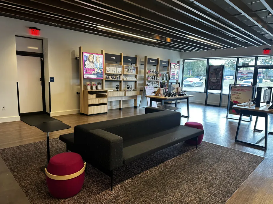  Interior photo of T-Mobile Store at Sawmill Rd & Federated Blvd, Columbus, OH 