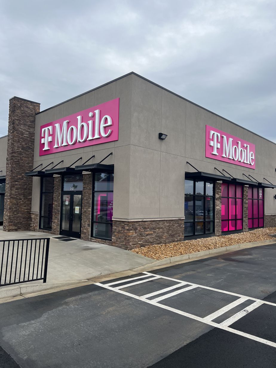 Exterior photo of T-Mobile Store at Cordele Market Place, Cordele, GA