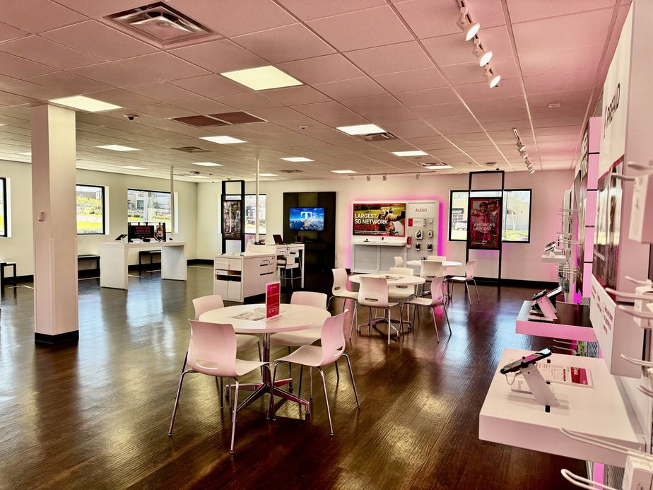 Interior photo of T-Mobile Store at S Siwell Rd & Byram Dr, Byram, MS