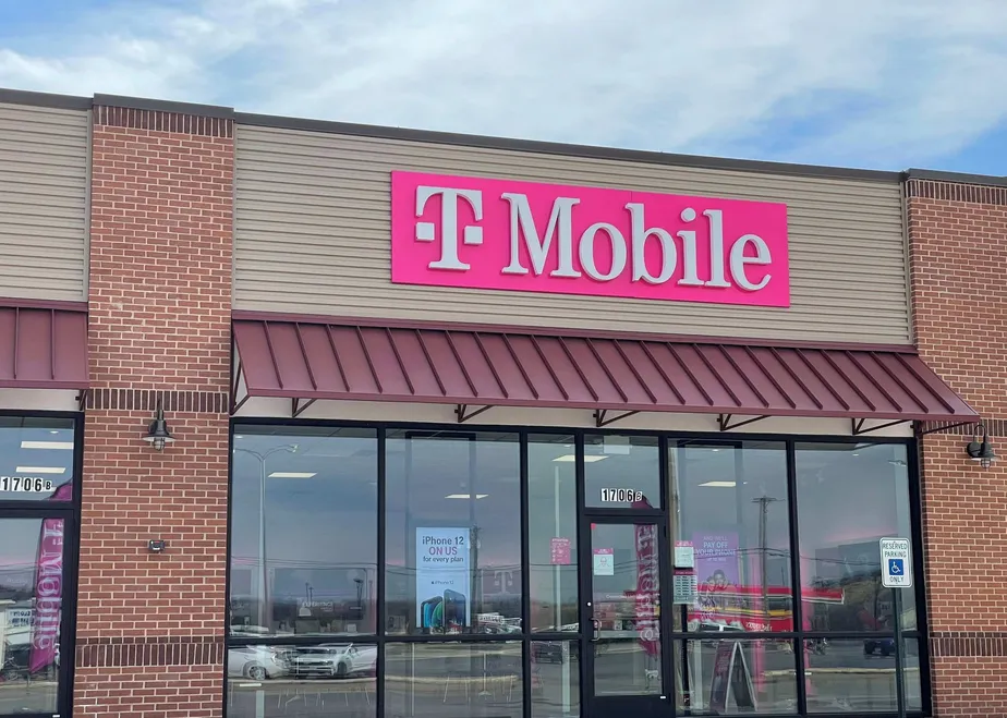 Exterior photo of T-Mobile store at Se 1st St & Se 17th Ave, Mineral Wells, TX