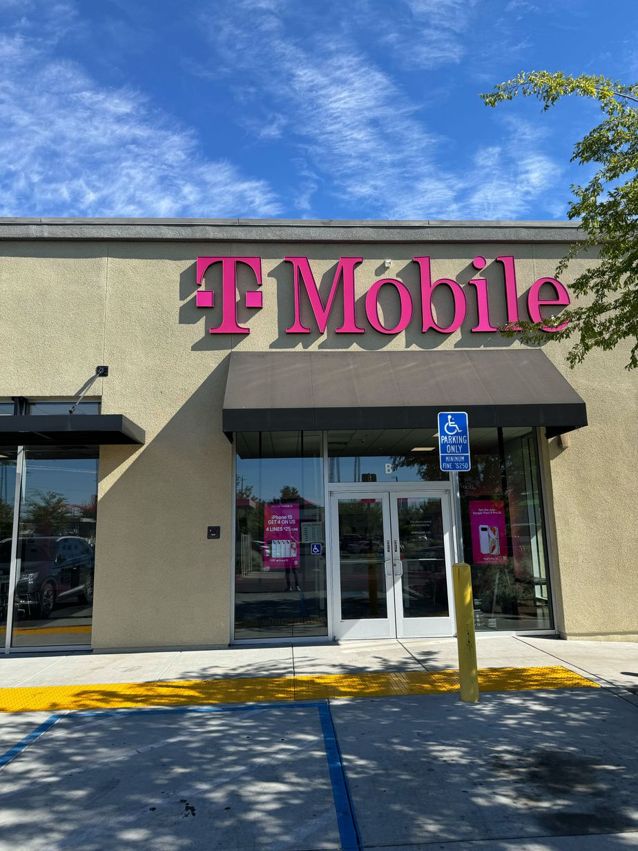 Exterior photo of T-Mobile Store at Florin Rd and Franklin Blvd, Sacramento, CA