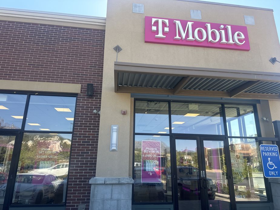 Exterior photo of T-Mobile Store at Quarry Bend, Sandy, UT