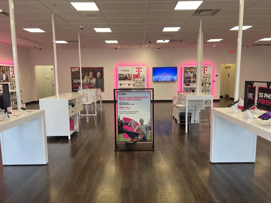  Interior photo of T-Mobile Store at Grant Line Rd - Chili's Center, Tracy, CA 