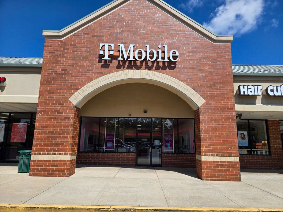 Exterior photo of T-Mobile Store at Browns Mills, Browns Mills, NJ