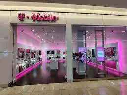 Foto del exterior de la tienda T-Mobile en Mall Of San Juan, San Juan, PR