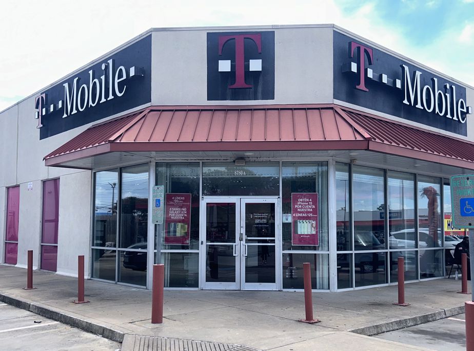 Exterior photo of T-Mobile Store at Tidwell Rd & Mesa, Houston, TX