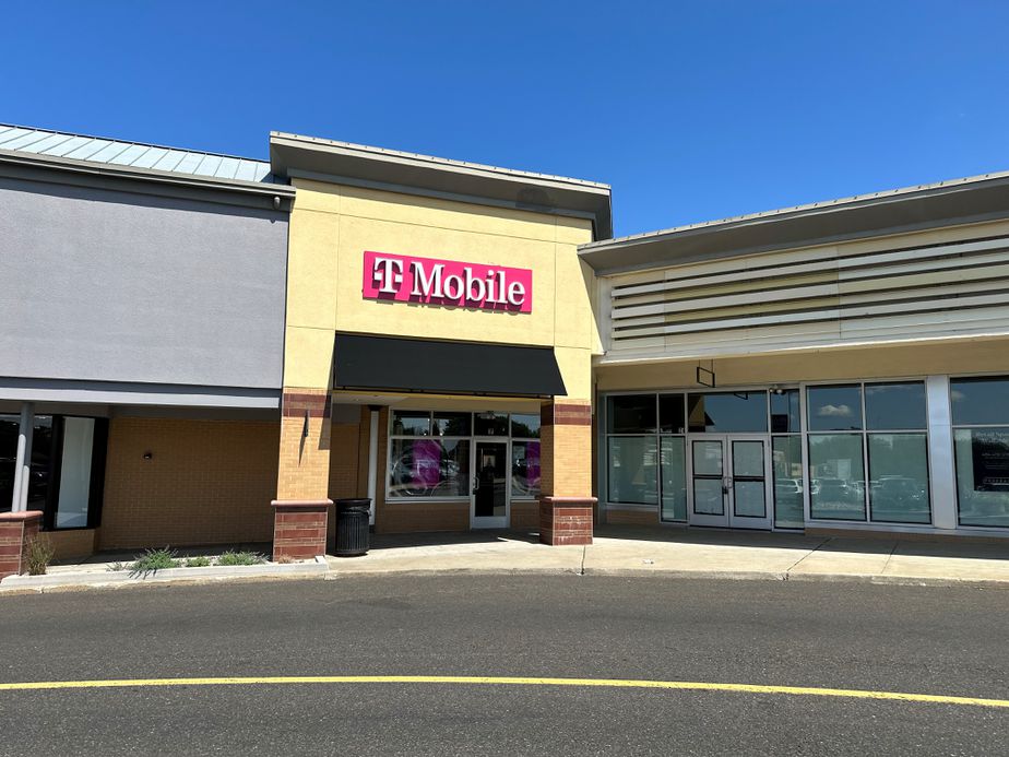 Exterior photo of T-Mobile Store at Cherry Hill - Ellisburg Circle, Cherry Hill, NJ