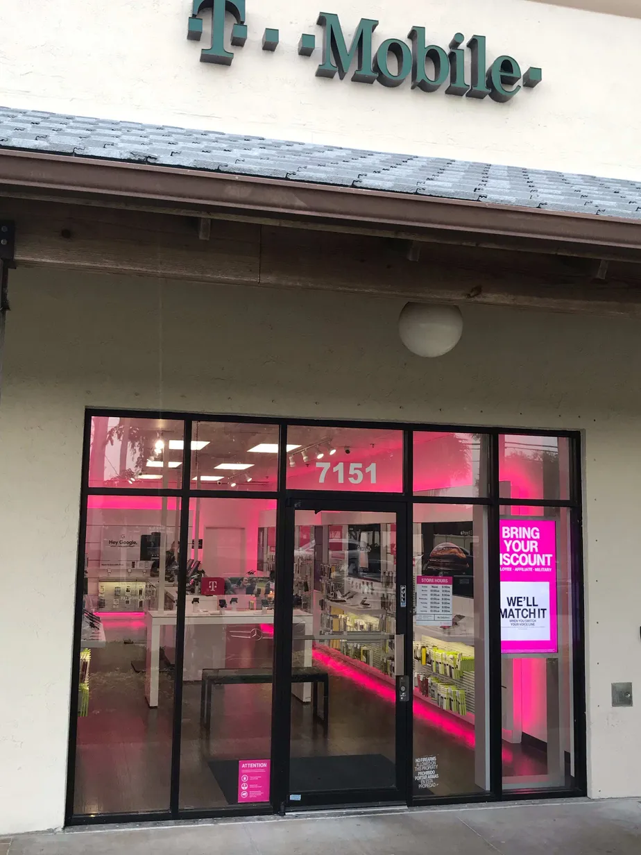 Exterior photo of T-Mobile store at Sr 7 & Hillsboro Blvd, Parkland, FL