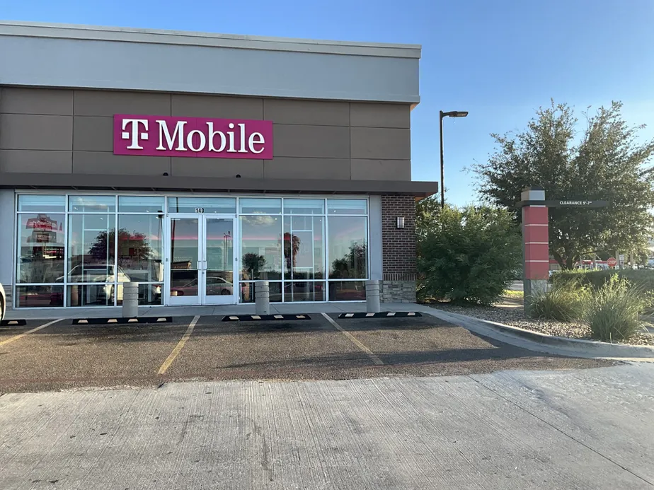 Foto del exterior de la tienda T-Mobile en Bob Bullock & Clark, Laredo, TX
