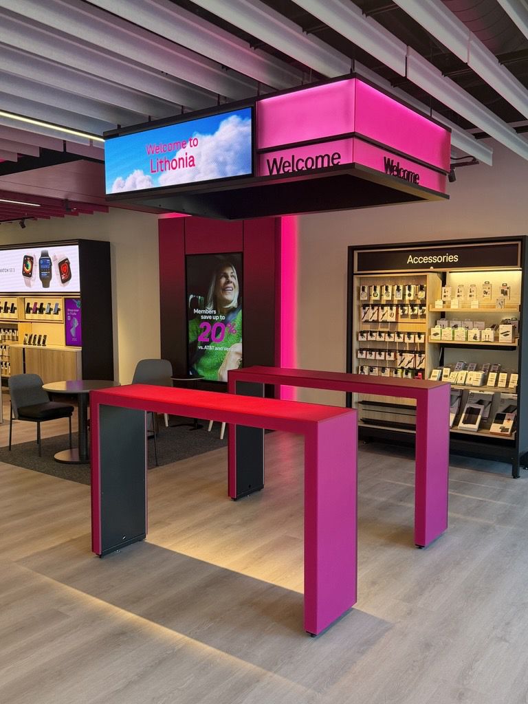 Foto del interior de la tienda T-Mobile en Turner Hill Rd & Mall Pkwy, Stonecrest, GA