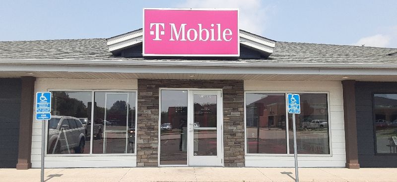 Exterior photo of T-Mobile Store at W Bridge St & I-35, Owatonna, MN