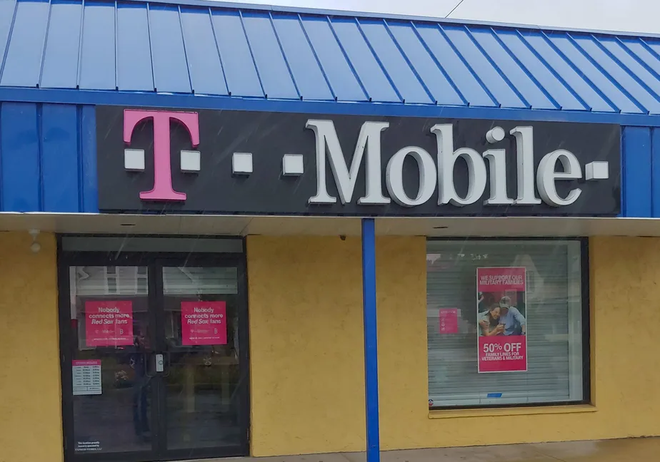 Exterior photo of T-Mobile store at Park Ave & Parker St, Worcester, MA