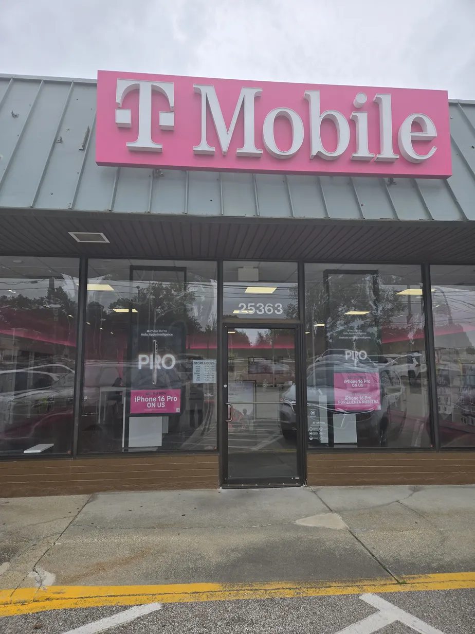  Exterior photo of T-Mobile Store at Lorain Rd & Great Nthrn Blvd, North Olmsted, OH 
