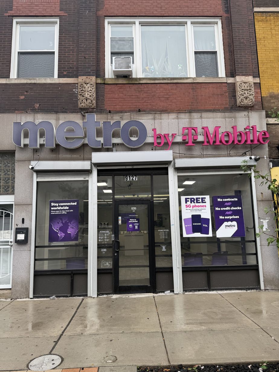 Metro by T-Mobile 9127 S Commercial Ave - 9127 S Commercial Ave 
