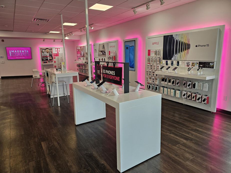 Interior photo of T-Mobile Store at Rt 17 & Park Pl, Paramus, NJ
