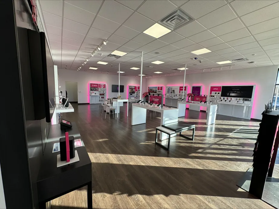  Interior photo of T-Mobile Store at Kansas & 15th, Liberal, KS 