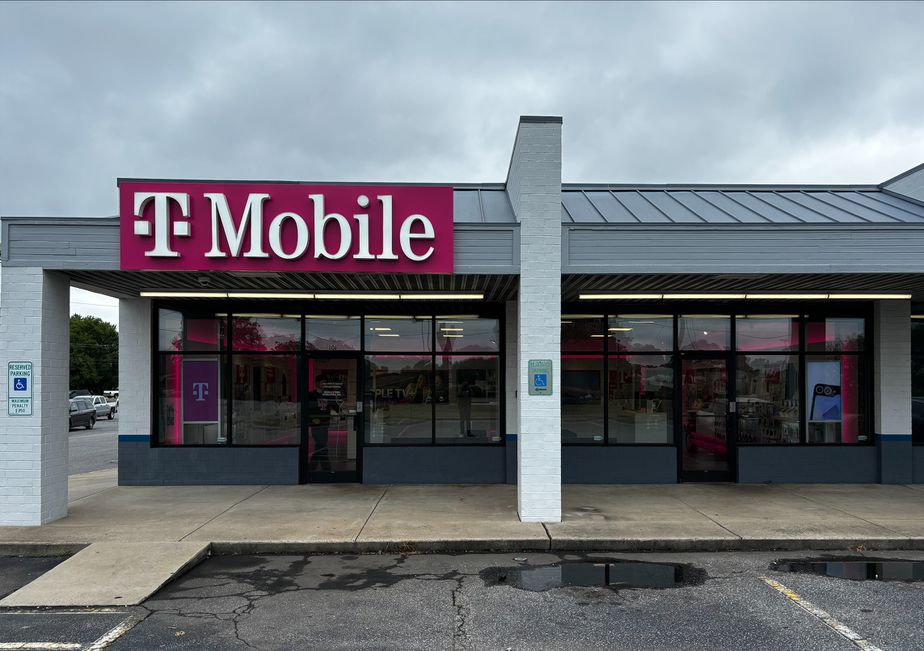  Exterior photo of T-Mobile Store at South Main, High Point, NC 