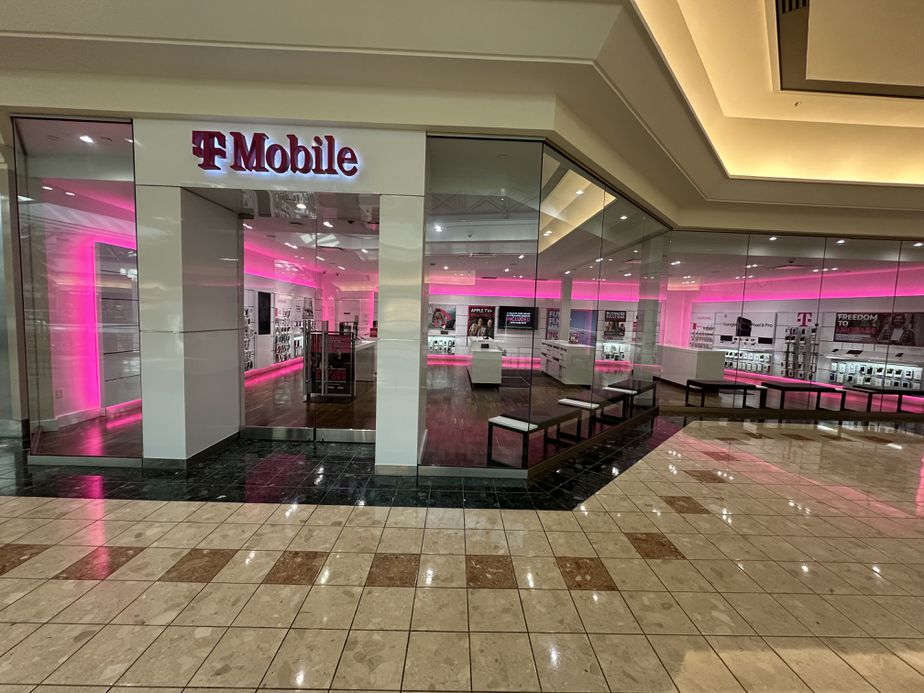 Exterior photo of T-Mobile Store at The Gardens Mall, Palm Beach Gardens, FL