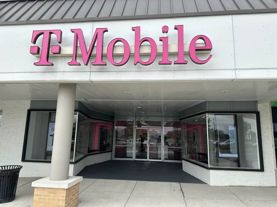  Exterior photo of T-Mobile Store at Delsea Dr & Glen Ter, Glassboro, NJ 
