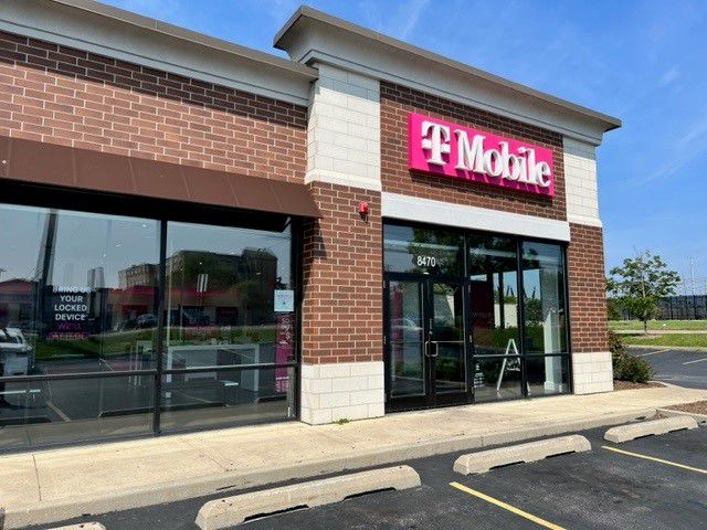 Exterior photo of T-Mobile Store at Golf & Milwaukee, Niles, IL