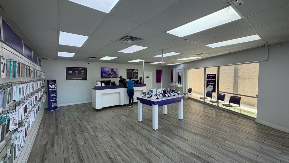 Metro by T-Mobile 7913 Beechnut St - 7913 Beechnut St 