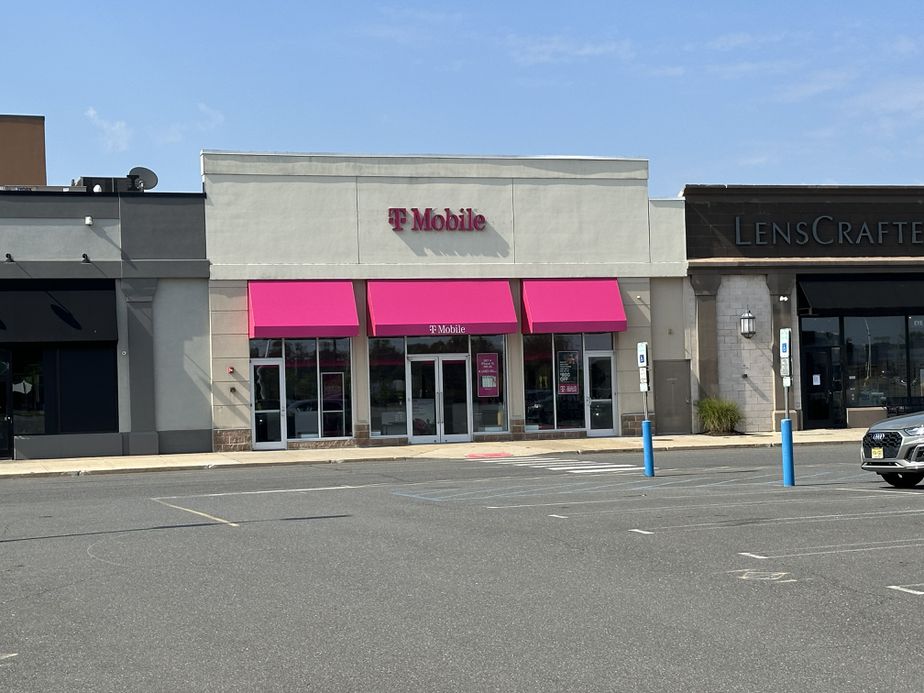 Exterior photo of T-Mobile Store at Monmouth Mall, Eatontown, NJ