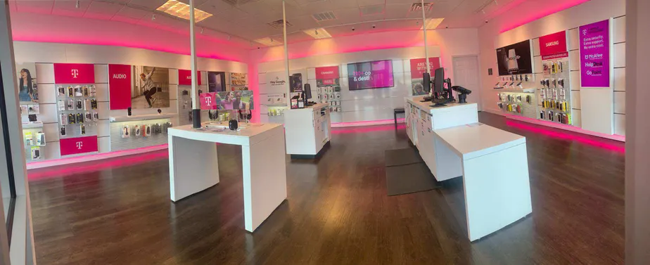Foto del interior de la tienda T-Mobile en Hwy 315 & Enterprise Way, Pittston, PA