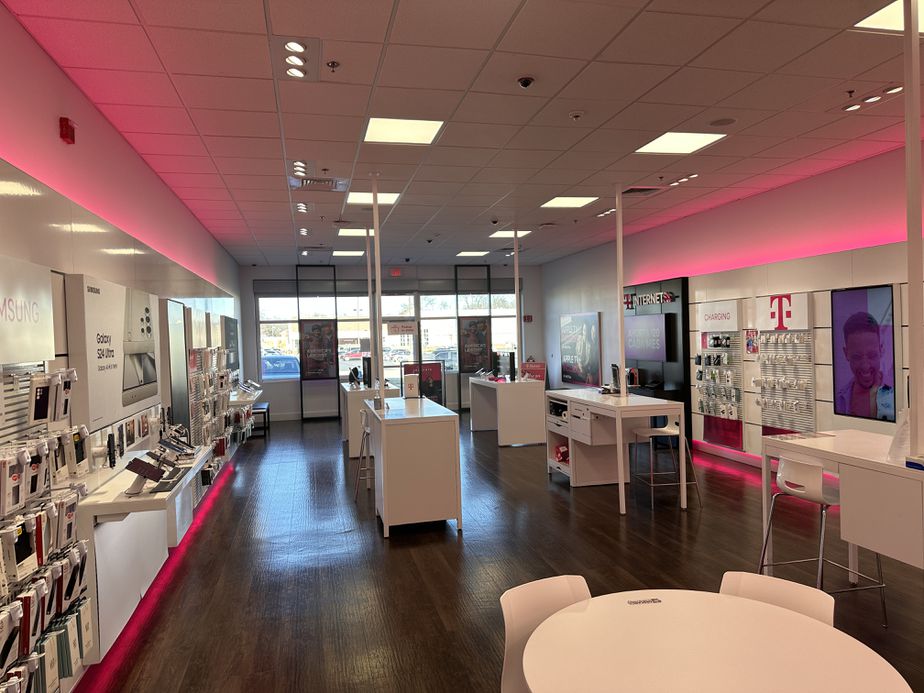 Interior photo of T-Mobile Store at Lincoln Plaza, Worcester, MA