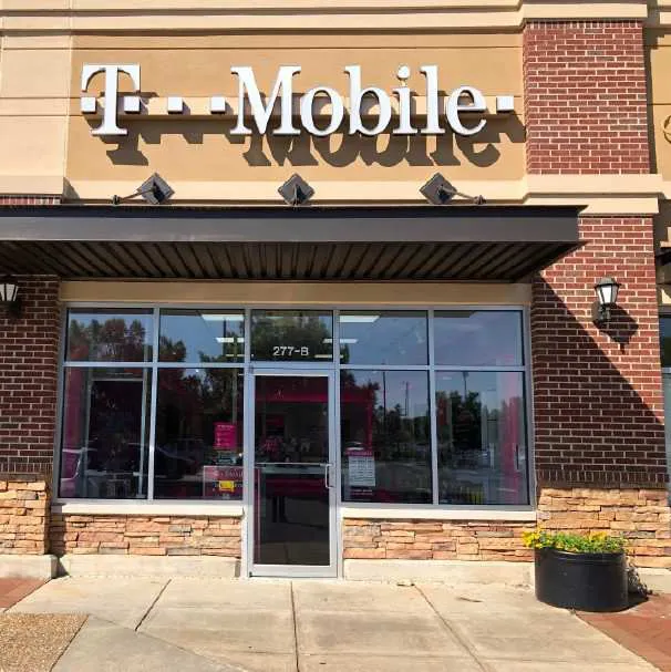 Exterior photo of T-Mobile store at Perry Pkwy & Houston Lake Rd, Perry, GA