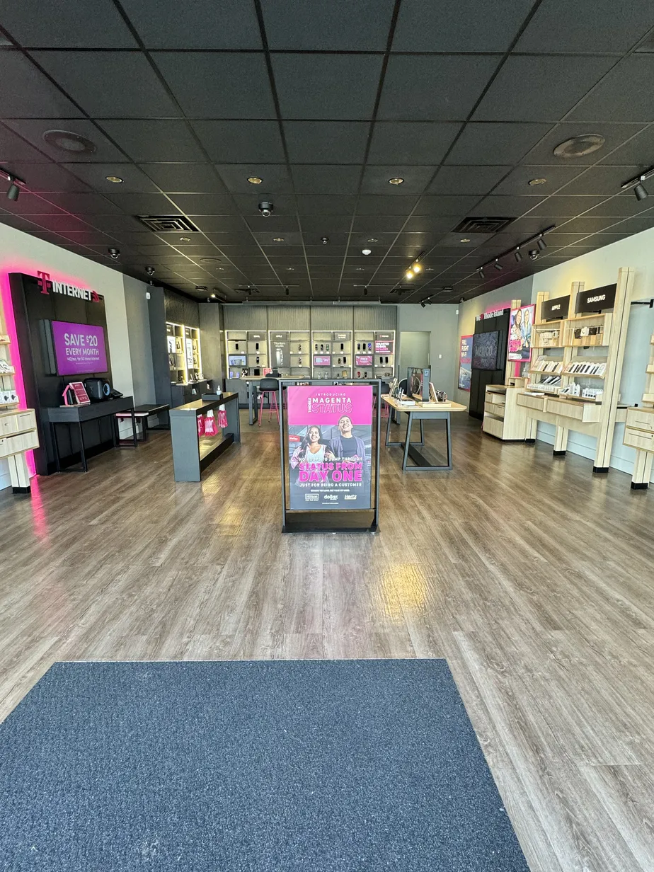  Interior photo of T-Mobile Store at Newport Ave & Beverage Hill Av, Pawtucket, RI 