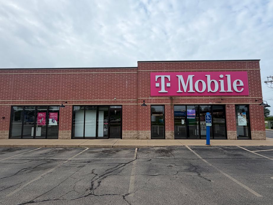 T-Mobile & UScellular IL 26 S & W Fairgrounds Rd - 2705 IL Route 26 South 