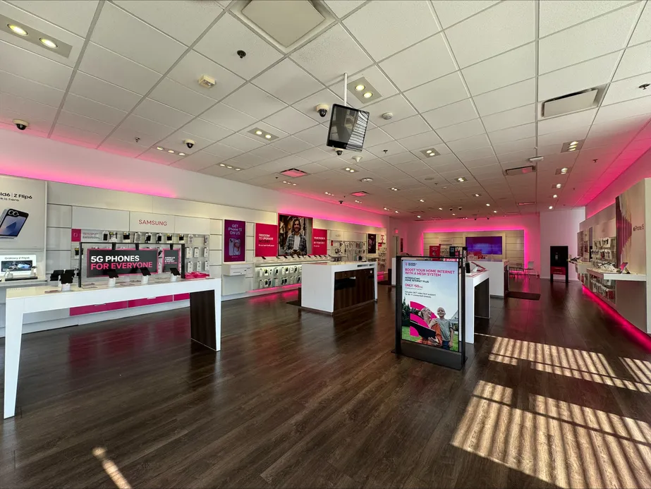  Interior photo of T-Mobile Store at Sodo Shopping Center, Orlando, FL 