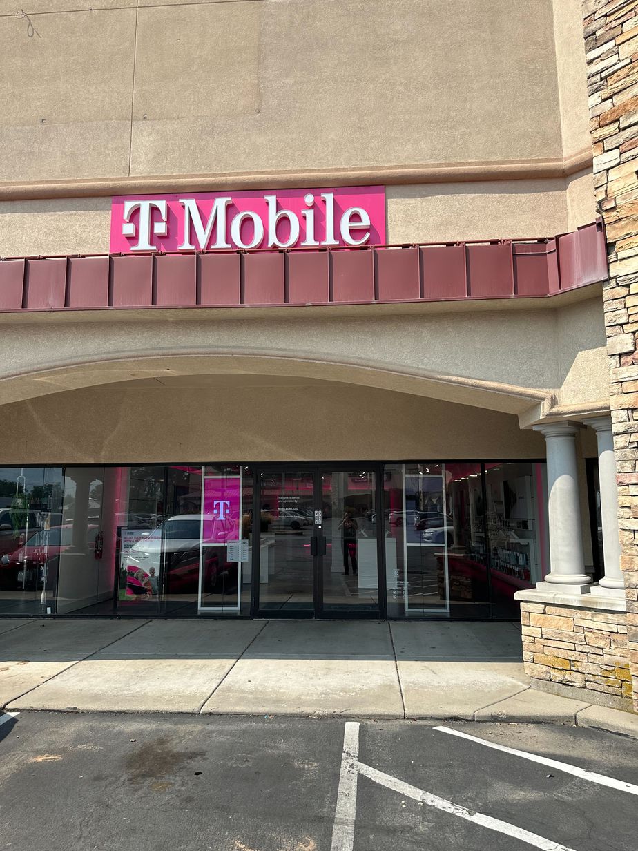 Exterior photo of T-Mobile Store at Holladay Center, Holladay, UT