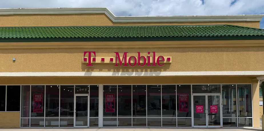 Exterior photo of T-Mobile store at University Boulevard & Terry Road, Jacksonville, FL
