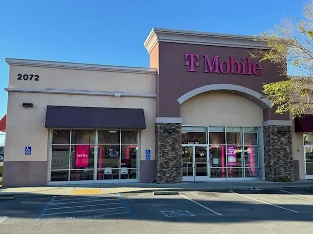  Exterior photo of T-Mobile Store at E 20th St & Huntington Dr, Chico, CA 
