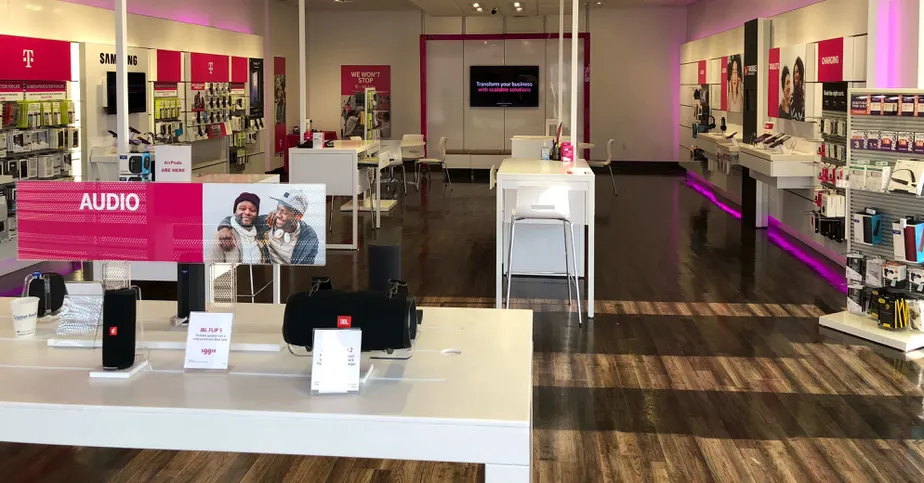 Foto del interior de la tienda T-Mobile en Walden & Union, Cheektowaga, NY