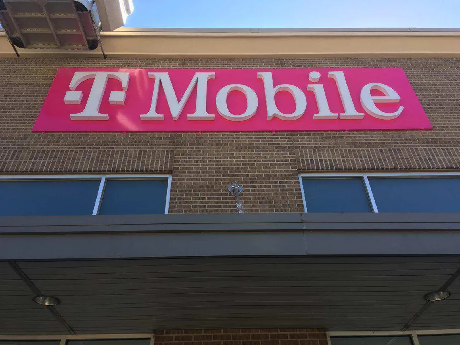 Exterior photo of T-Mobile store at Shackleford Rd & Peach Tree Dr, Little Rock, AR