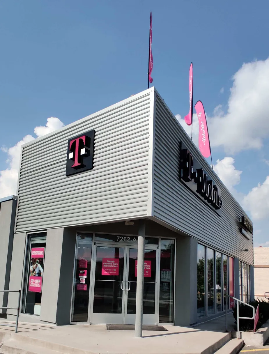 Exterior photo of T-Mobile store at Columbia Pike & Little River Tnpk, Annandale, VA