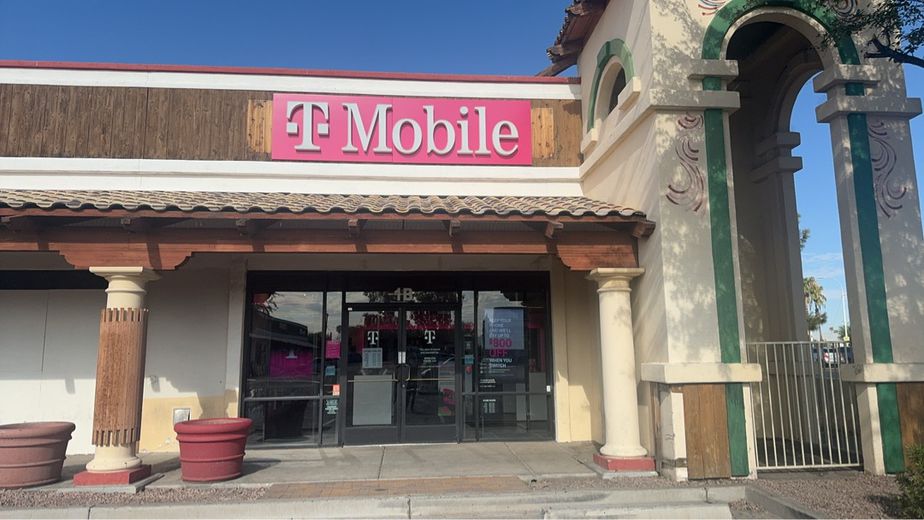 Exterior photo of T-Mobile Store at 35th Ave & Glendale Ave, Phoenix, AZ