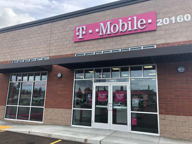 Exterior photo of T-Mobile store at Mcloughlin Blvd & W Arlington St, Gladstone, OR