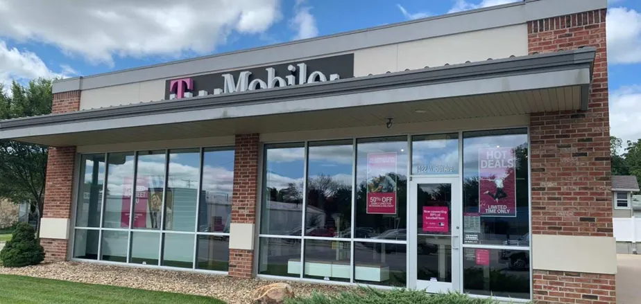 Exterior photo of T-Mobile store at 6th St & Lincoln 2, Emporia, KS
