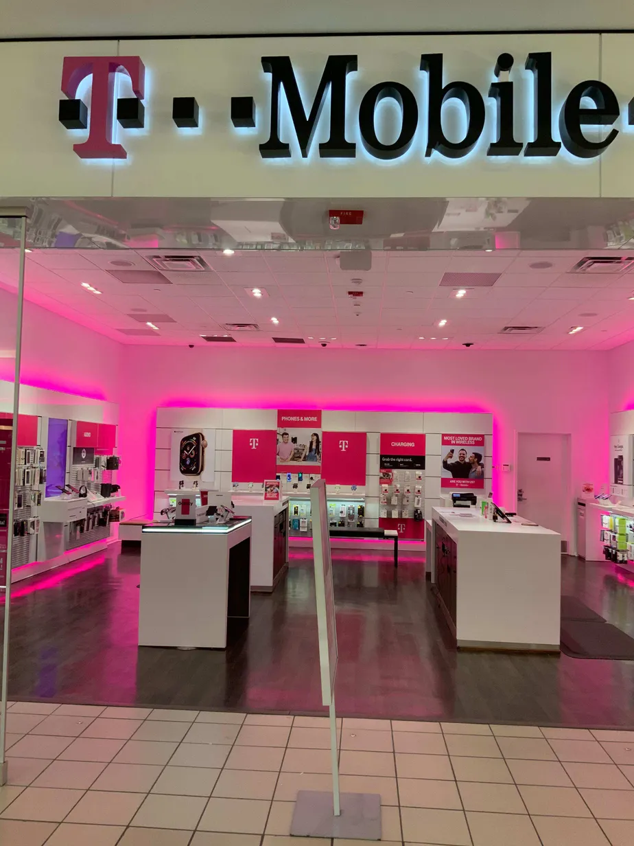  Exterior photo of T-Mobile store at Meriden 3, Meriden, CT 