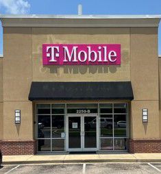 Exterior photo of T-Mobile Store at Main & Maynard, Tupelo, MS