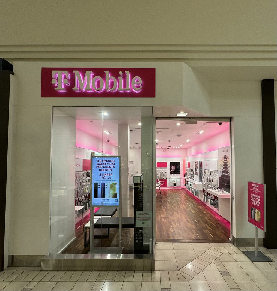 Exterior photo of T-Mobile Store at Sunvalley Mall, Concord, CA